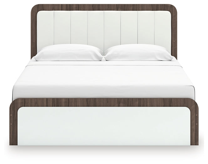 Kendanport King Upholstered Bed